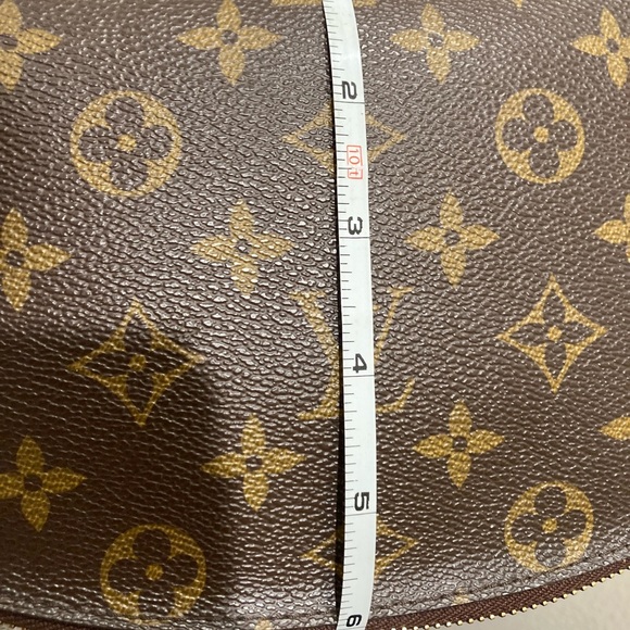 Louis Vuitton Cosmetic Pouch GM same size as new version MM - Picture 12 of 12
